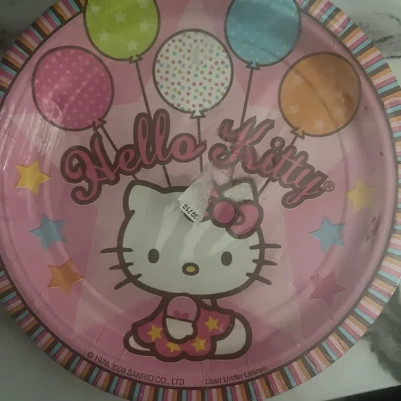 Hello Kitty Paper Plates Vintage 2009 NWT - Picture 2 of 3